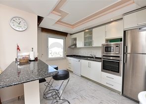 اطلالة بحر - شقة غرفتين وصالة مفروشة ضمن مجمع فاخر في الانيا  