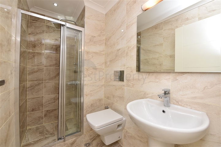 شقة دوبلكس واسعة - طابق ارضي - ضمن مجمع سكني في كاستل / الانيا 