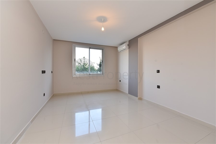 شقة دوبلكس واسعة - طابق ارضي - ضمن مجمع سكني في كاستل / الانيا 