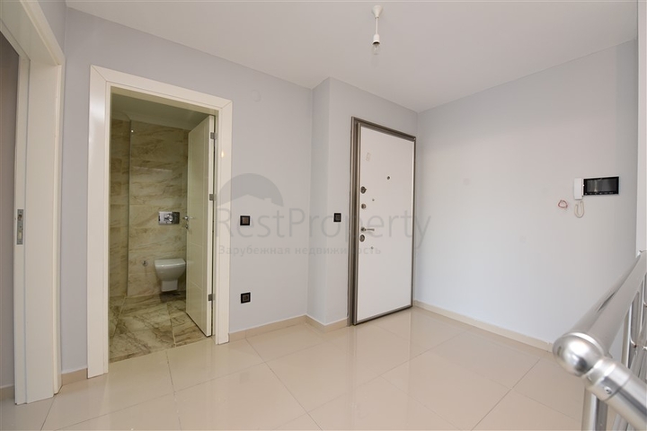 شقة دوبلكس واسعة - طابق ارضي - ضمن مجمع سكني في كاستل / الانيا 