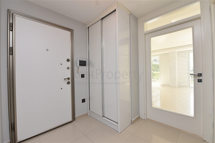 شقة دوبلكس واسعة - طابق ارضي - ضمن مجمع سكني في كاستل / الانيا 