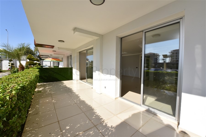 شقة دوبلكس واسعة - طابق ارضي - ضمن مجمع سكني في كاستل / الانيا 