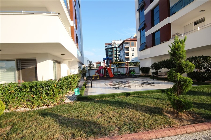 شقة دوبلكس واسعة - طابق ارضي - ضمن مجمع سكني في كاستل / الانيا 