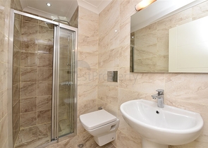 شقة دوبلكس واسعة - طابق ارضي - ضمن مجمع سكني في كاستل / الانيا 