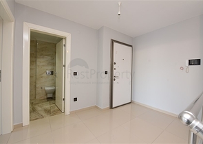 شقة دوبلكس واسعة - طابق ارضي - ضمن مجمع سكني في كاستل / الانيا 