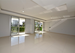 شقة دوبلكس واسعة - طابق ارضي - ضمن مجمع سكني في كاستل / الانيا 