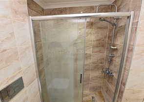 شقة دوبلكس واسعة - طابق ارضي - ضمن مجمع سكني في كاستل / الانيا 