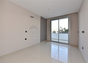 شقة دوبلكس واسعة - طابق ارضي - ضمن مجمع سكني في كاستل / الانيا 