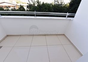 شقة دوبلكس واسعة - طابق ارضي - ضمن مجمع سكني في كاستل / الانيا 