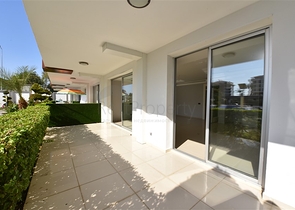 شقة دوبلكس واسعة - طابق ارضي - ضمن مجمع سكني في كاستل / الانيا 