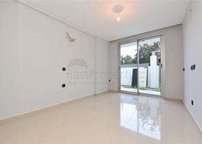 شقة دوبلكس واسعة - طابق ارضي - ضمن مجمع سكني في كاستل / الانيا 