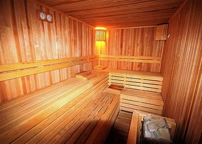 شقة دوبلكس واسعة - طابق ارضي - ضمن مجمع سكني في كاستل / الانيا 