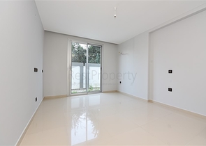 شقة دوبلكس واسعة - طابق ارضي - ضمن مجمع سكني في كاستل / الانيا 