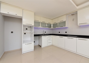 شقة دوبلكس واسعة - طابق ارضي - ضمن مجمع سكني في كاستل / الانيا 