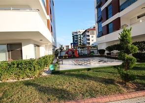 شقة دوبلكس واسعة - طابق ارضي - ضمن مجمع سكني في كاستل / الانيا 