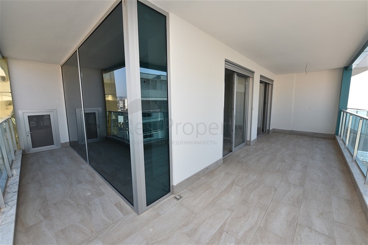 اطلالة بحر - شقة غرفتين  وصالة ضمن مجمع سكني حديث اول صف على البحر - الانيا 