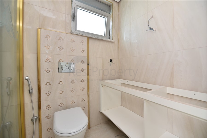 اطلالة بحر - شقة غرفتين  وصالة ضمن مجمع سكني حديث اول صف على البحر - الانيا 