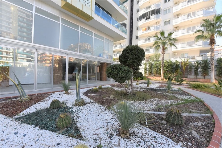 اطلالة بحر - شقة غرفتين  وصالة ضمن مجمع سكني حديث اول صف على البحر - الانيا 