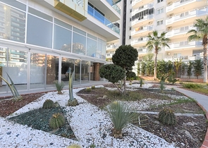 اطلالة بحر - شقة غرفتين  وصالة ضمن مجمع سكني حديث اول صف على البحر - الانيا 