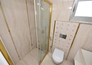 اطلالة بحر - شقة غرفتين  وصالة ضمن مجمع سكني حديث اول صف على البحر - الانيا 