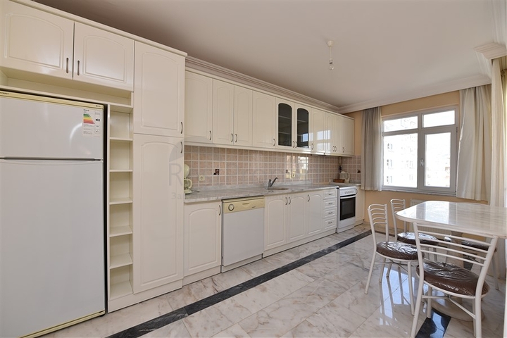 اطلالة بحر - مطبخ منفصل - شقة 2 غرفة وصالة في مهوتلار / الانيا 