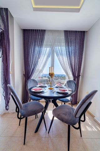 سعر مناسب - اطلالة بحر - شقة غرفة وصالة في منطقة كاستل / الانيا 