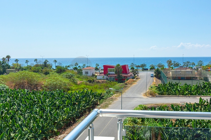 سعر مناسب - اطلالة بحر - شقة غرفة وصالة في منطقة كاستل / الانيا 