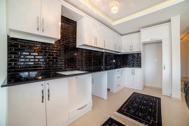 سعر مناسب - اطلالة بحر - شقة غرفة وصالة في منطقة كاستل / الانيا 