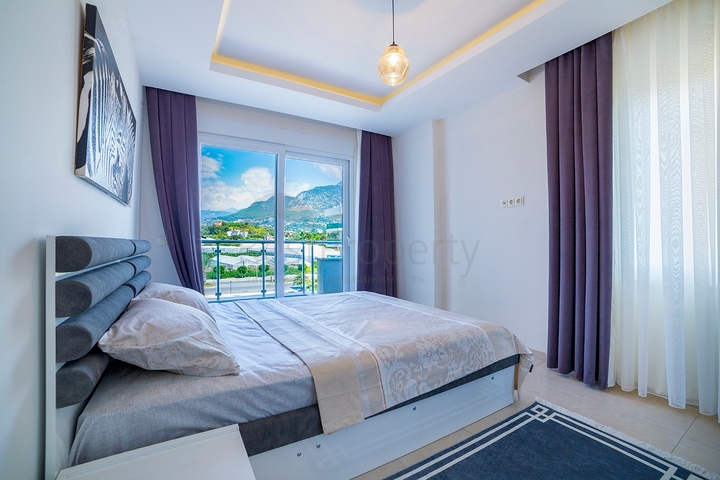 سعر مناسب - اطلالة بحر - شقة غرفة وصالة في منطقة كاستل / الانيا 