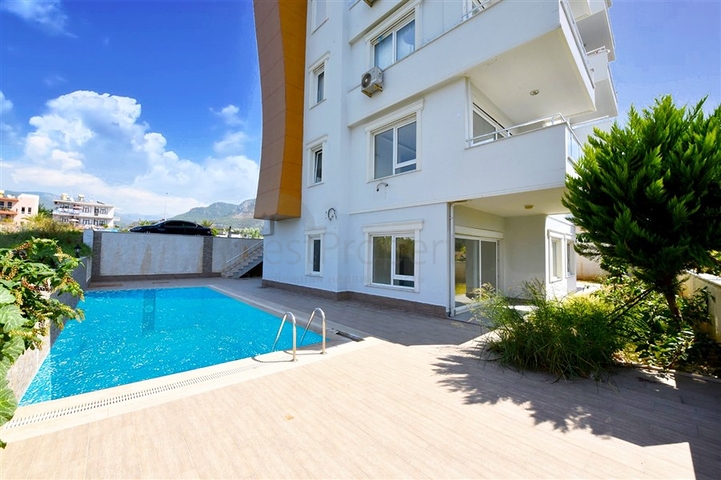 سعر مناسب - اطلالة بحر - شقة غرفة وصالة في منطقة كاستل / الانيا 