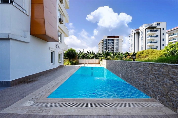 سعر مناسب - اطلالة بحر - شقة غرفة وصالة في منطقة كاستل / الانيا 