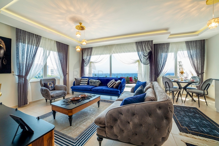 سعر مناسب - اطلالة بحر - شقة غرفة وصالة في منطقة كاستل / الانيا 