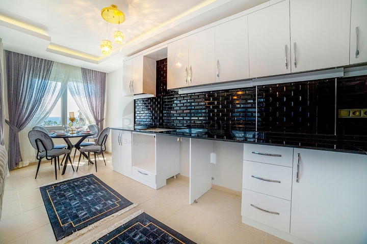 سعر مناسب - اطلالة بحر - شقة غرفة وصالة في منطقة كاستل / الانيا 