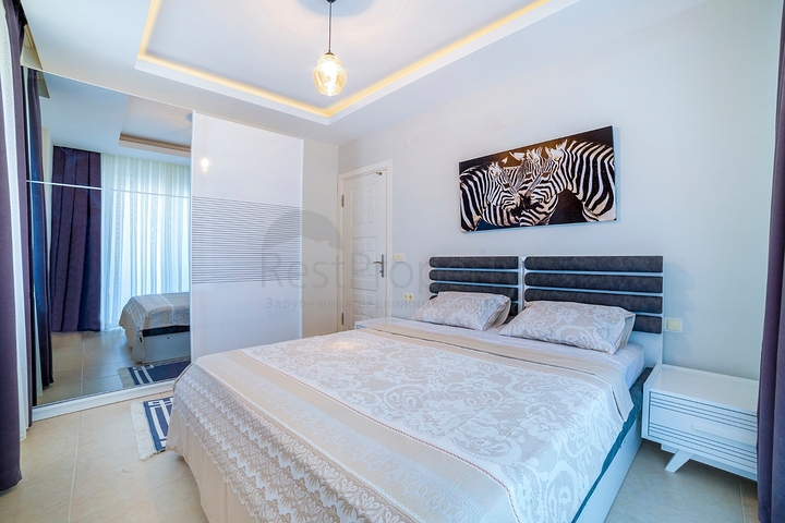 سعر مناسب - اطلالة بحر - شقة غرفة وصالة في منطقة كاستل / الانيا 