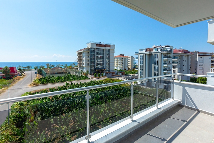 سعر مناسب - اطلالة بحر - شقة غرفة وصالة في منطقة كاستل / الانيا 