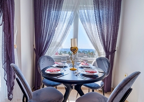 سعر مناسب - اطلالة بحر - شقة غرفة وصالة في منطقة كاستل / الانيا 