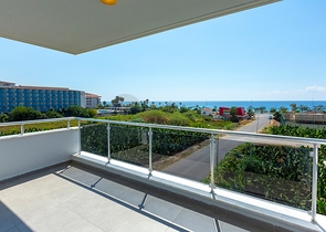 سعر مناسب - اطلالة بحر - شقة غرفة وصالة في منطقة كاستل / الانيا 