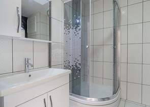 سعر مناسب - اطلالة بحر - شقة غرفة وصالة في منطقة كاستل / الانيا 