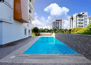 سعر مناسب - اطلالة بحر - شقة غرفة وصالة في منطقة كاستل / الانيا 