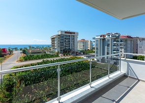 سعر مناسب - اطلالة بحر - شقة غرفة وصالة في منطقة كاستل / الانيا 