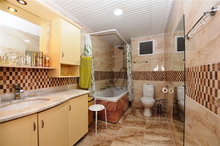 شقة عائلية - غرفتين وصالة - ضمن مجمع سكني في مهموتلار / الانيا 