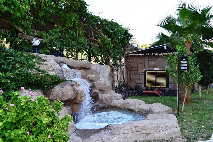 شقة عائلية - غرفتين وصالة - ضمن مجمع سكني في مهموتلار / الانيا 