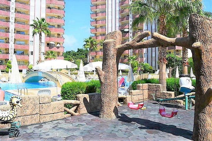 شقة عائلية - غرفتين وصالة - ضمن مجمع سكني في مهموتلار / الانيا 