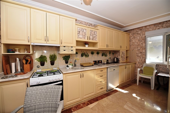 شقة عائلية - غرفتين وصالة - ضمن مجمع سكني في مهموتلار / الانيا 