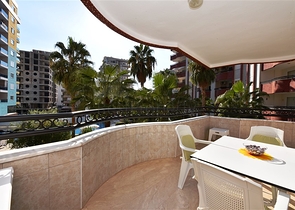 شقة عائلية - غرفتين وصالة - ضمن مجمع سكني في مهموتلار / الانيا 