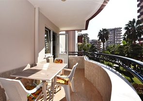 شقة عائلية - غرفتين وصالة - ضمن مجمع سكني في مهموتلار / الانيا 