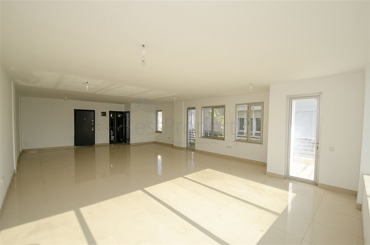 بيع مركز أعمال في منطقة لارا أنطاليا