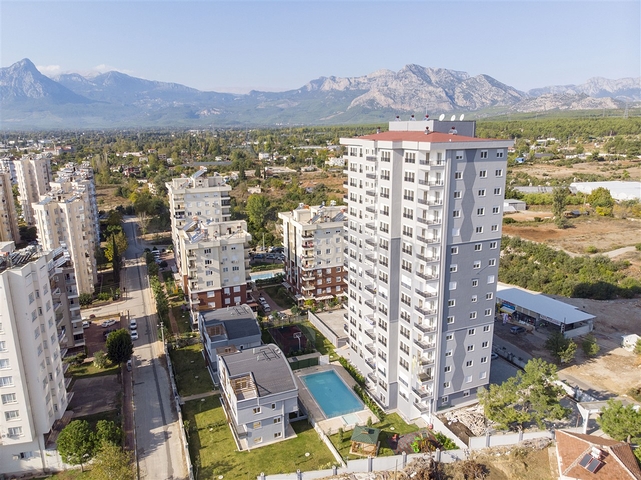 شقق 2 + 1 ، 3 + 1 ، 4 + 1 في مجمع في كونيالتي أنطاليا