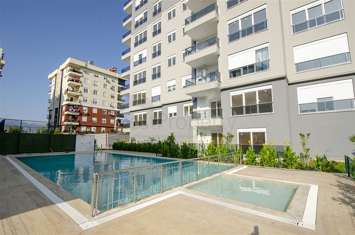 شقق 2 + 1 ، 3 + 1 ، 4 + 1 في مجمع في كونيالتي أنطاليا