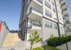 شقق 2 + 1 ، 3 + 1 ، 4 + 1 في مجمع في كونيالتي أنطاليا